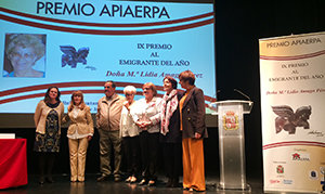 Lidia Amago -en el centro-, acompañada por Elena Menéndez, Marina Elsa Díaz, Francisco Alfonso J. Sánchez, María Teresa Amago, Cecilia Pérez y Begoña Serrano.
