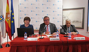 Los doctores Ana Fernández-Teijeira, Julio Ancochea y Miguel Carrero