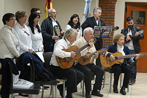 La Rondalla Canaria cerró el estreno de la película, en el marco de los festejos organizados por la Federación de Sociedades Castellanas y Leonesas de Argentina. La Rondalla Canaria cerró el estreno de la película, en el marco de los festejos organizados por la Federación de Sociedades Castellanas y Leonesas de Argentina.