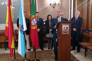 Las autoridades, durante un momento del acto por el Día de Portugal. Las autoridades, durante un momento del acto por el Día de Portugal.
