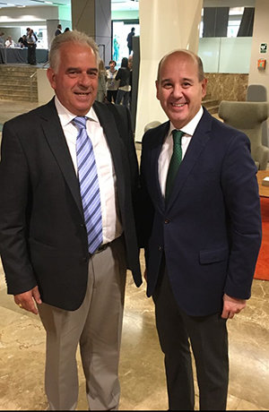 Ramón Moreno y José Gil, durante el encuentro. Ramón Moreno y José Gil, durante el encuentro.