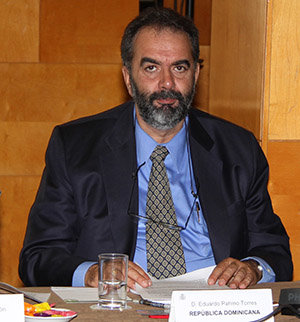 Eduardo Pahino, durante un Pleno del Consejo General de la Ciudadanía Española en el Exterior. Eduardo Pahino, durante un Pleno del Consejo General de la Ciudadanía Española en el Exterior.