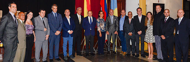 El orador de orden, junto a representantes de la Embajada y del Consulado General de España en Venezuela; Junta Directiva del HCV e invitados especiales. El orador de orden, junto a representantes de la Embajada y del Consulado General de España en Venezuela; Junta Directiva del HCV e invitados especiales.