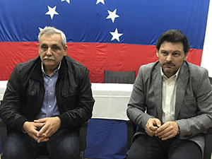 El secretario xeral de Emigración, junto con el responsable de la oficina de Fevega en Vigo. El secretario xeral de Emigración, junto con el responsable de la oficina de Fevega en Vigo.