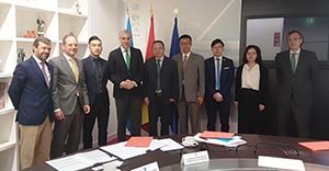 Francisco Conde, con la representación del Departamento Provincial de Comercio de Zhejiang. Francisco Conde, con la representación del Departamento Provincial de Comercio de Zhejiang.