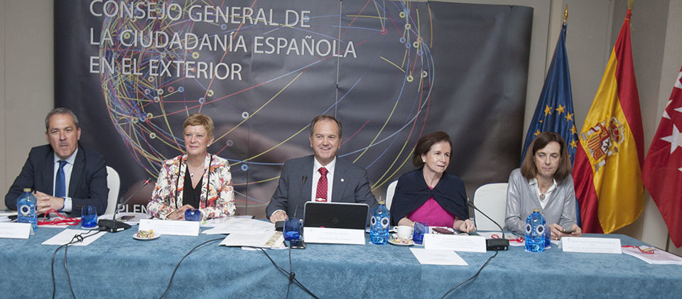 Agustín Torres, Consuelo Rumí, Eduardo Dizy, Beatriz Larrotcha y María Victoria González-Bueno, durante el II Pleno que se está celebrando en Madrid. Agustín Torres, Consuelo Rumí, Eduardo Dizy, Beatriz Larrotcha y María Victoria González-Bueno, durante el II Pleno que se está celebrando en Madrid.