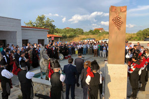 La Real Banda de la Diputación de Ourense y muchos vecinos participaron en el homenaje. La Real Banda de la Diputación de Ourense y muchos vecinos participaron en el homenaje.