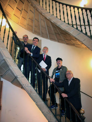 Los firmantes del protocolo y colaboradores, en el interior del Museo do Pobo Galego. Los firmantes del protocolo y colaboradores, en el interior del Museo do Pobo Galego.