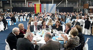 Numerosas personas se reunieron para celebrar un nuevo aniversario del Centro Galicia. Numerosas personas se reunieron para celebrar un nuevo aniversario del Centro Galicia.