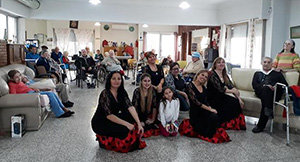 Integrantes del ballet que bailaron para los mayores del Hogar Don Bosco. Integrantes del ballet que bailaron para los mayores del Hogar Don Bosco.