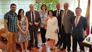 Valentín García, José Ramón Ónega, Víctor Freixanes y Carmen Mejía con miembros de la organización del Congreso. Valentín García, José Ramón Ónega, Víctor Freixanes y Carmen Mejía con miembros de la organización del Congreso.