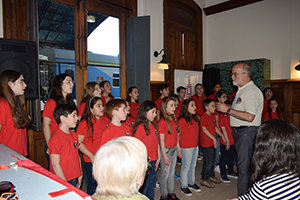 Un momento de la actuación del coro. Un momento de la actuación del coro.