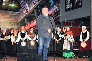 Jorge Kreyness, secretario del Partido Comunista Argentino, durante su intervención, en el Teatro Bambalinas.