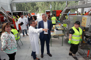 El vicepresidente, durante su recorrido por las instalaciones de la bodega Paco&Lola. El vicepresidente, durante su recorrido por las instalaciones de la bodega Paco&Lola.