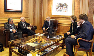De izda. a dcha., el embajador de España en Andorra, Àngel Ros; Josep Borrell; Antoni Martí; la ministra Maria Ubach, y el embajador de Andorra en España, Jaume Gaytán, durante la reunión. De izda. a dcha., el embajador de España en Andorra, Àngel Ros; Josep Borrell; Antoni Martí; la ministra Maria Ubach, y el embajador de Andorra en España, Jaume Gaytán, durante la reunión.
