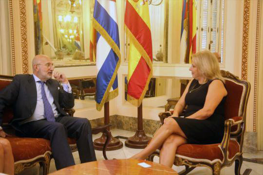 Juan Fernández Trigo y Ana Teresita González Fraga, durante su encuentro. Juan Fernández Trigo y Ana Teresita González Fraga, durante su encuentro.