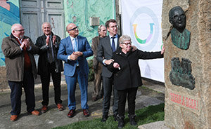 Rodolfo Prada fue homenajeado con una placa en su honor. Rodolfo Prada fue homenajeado con una placa en su honor.