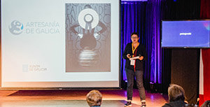 Elena Fabeiro, durante su exposición en el festival. Elena Fabeiro, durante su exposición en el festival.