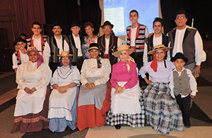 Integrantes de Coros y Danzas de La Gomera. Integrantes de Coros y Danzas de La Gomera.