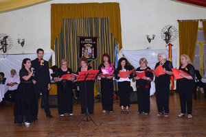 El coro Manuel de Falla, durante su actuación. El coro Manuel de Falla, durante su actuación.