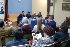 Un momento de la presentación del libro en el Lar Gallego de Sevilla. Un momento de la presentación del libro en el Lar Gallego de Sevilla.
