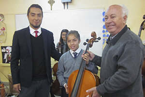 Alfredo Vega con talentos de la Fundación Hispanoamericana de Solidaridad. Alfredo Vega con talentos de la Fundación Hispanoamericana de Solidaridad.