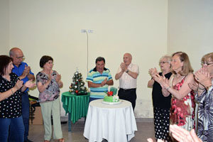 Los integrantes de la directiva apagaron la tradicional vela de la torta de cumpleaños. Los integrantes de la directiva apagaron la tradicional vela de la torta de cumpleaños.
