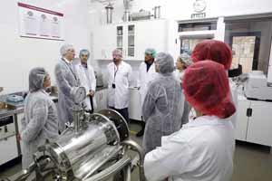 Francisco Conde, durante su visita a las instalaciones de Ceamsa. Francisco Conde, durante su visita a las instalaciones de Ceamsa.