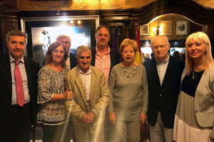 Directivos del Centro Soriano Numancia posan, tras la disertación, junto al consejero Arroyo Navarro. Directivos del Centro Soriano Numancia posan, tras la disertación, junto al consejero Arroyo Navarro.
