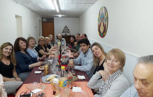 Directivos, colaboradores y socios, durante la cena de despedida del año. Directivos, colaboradores y socios, durante la cena de despedida del año.