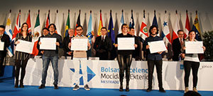 Feijóo presidió la ceremonia de entrega de los diplomas a los alumnos que disfrutaron de una beca BEME. Feijóo presidió la ceremonia de entrega de los diplomas a los alumnos que disfrutaron de una beca BEME.