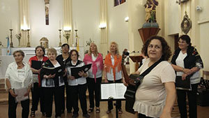 Un momento de la actuación del coro. Un momento de la actuación del coro.