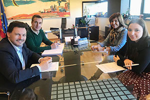 Rodríguez Miranda y Cristina Pichel, durante la reunión. Rodríguez Miranda y Cristina Pichel, durante la reunión.