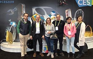 El director del Igape, David Cividanes, junto con miembros de la Business Factory Auto (BFA) en el encuentro internacional Consumer Technology Association de Las Vegas. El director del Igape, David Cividanes, junto con miembros de la Business Factory Auto (BFA) en el encuentro internacional Consumer Technology Association de Las Vegas.