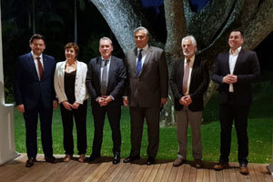 Con EMBAJADOR