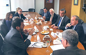 Un momento de la reunión entre Agustín Torres y Eduardo Piñate. Un momento de la reunión entre Agustín Torres y Eduardo Piñate.