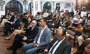 Vista del público asistente a la inauguración de la muestra. Vista del público asistente a la inauguración de la muestra.
