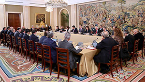 El Rey presidió la reunión del Patronato de la Fundación Carolina. El Rey presidió la reunión del Patronato de la Fundación Carolina.