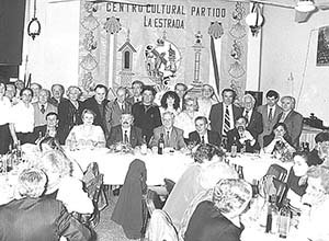 Ramón Campos, con la Comisión Directiva en la celebración del aniversario del centro en el 93.