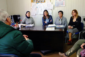 La dirigentes de la Diputación se reunió con los socios en la sede de la entidad. La dirigentes de la Diputación se reunió con los socios en la sede de la entidad.
