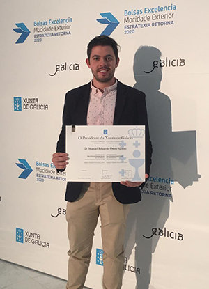 Manuel Otero, con su diploma acreditativo.