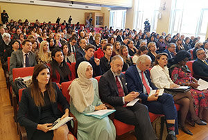 Vista general del público del seminario 'Integrando la diversidad de género en la política exterior'. Vista general del público del seminario 'Integrando la diversidad de género en la política exterior'.