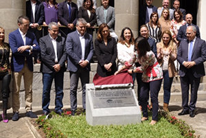Diputados del Parlamento de Canarias, durante el homenaje a los represaliados de la Guerra Civil. Diputados del Parlamento de Canarias, durante el homenaje a los represaliados de la Guerra Civil.