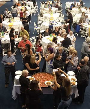 Vista panorámica del salón de celebración. Vista panorámica del salón de celebración.