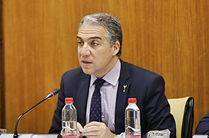Elías Bendodo, durante su comparecencia en la Comisión Parlamentaria. Elías Bendodo, durante su comparecencia en la Comisión Parlamentaria.