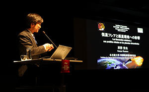 Un momento de la charla de Kanya Kusano. Un momento de la charla de Kanya Kusano.