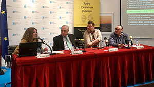 Un momento de la intervención de Nekane Soto, acompañada por José Ramón Ónega; Fran Contreras y Ernesto Díaz. Un momento de la intervención de Nekane Soto, acompañada por José Ramón Ónega; Fran Contreras y Ernesto Díaz.
