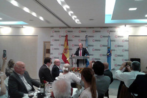 Durante su intervencion en la cena del Centro Galicia