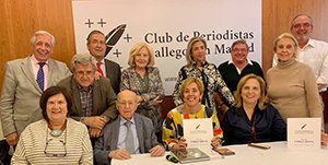 Marisol Soengas, junto con miembros del Club de Periodistas Gallegos en Madrid. Marisol Soengas, junto con miembros del Club de Periodistas Gallegos en Madrid.