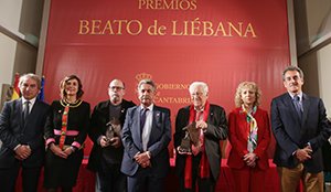 Foto de familia tras la entrega de los galardones. Foto de familia tras la entrega de los galardones.